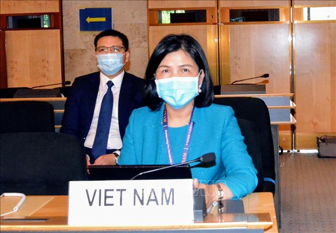 hoi-dong-nhan-quyen-lhq-thong-qua-nghi-quyet-ve-bien-doi-khi-hau-va-quyen-con-nguoi-do-viet-nam-de-xuat