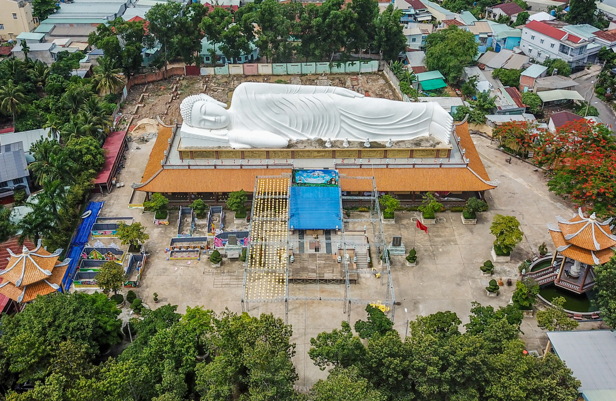 hai-ngoi-chua-lap-ky-luc-o-binh-duong