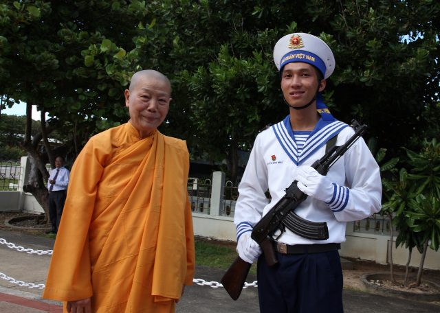 ni-su-thich-nu-tin-lien-quan-tam-chu-trong-giao-duc-cho-the-he-tre