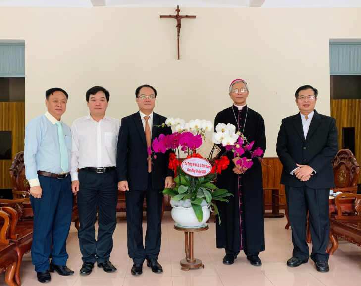 thu-truong-bo-noi-vu-vu-chien-thang-tham-chuc-mung-giang-sinh-2020-tai-cac-tinh-nam-trung-bo