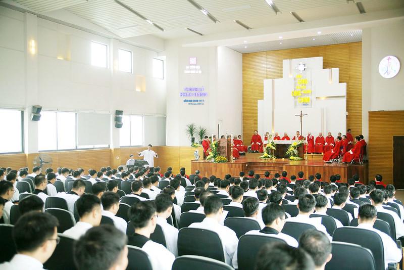 hoat-dong-dao-tao-cua-cac-dai-chung-vien-cong-giao-o-viet-nam