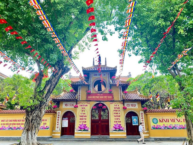 trang-hoang-don-mung-phat-dan-o-ha-noi