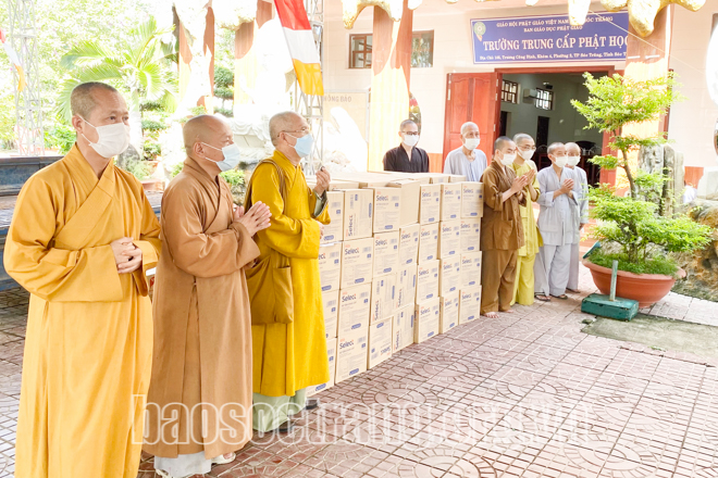 tiep-tuc-phat-huy-tinh-than-ton-giao-dan-toc-trong-cuoc-chien-chong-dich-covid-19