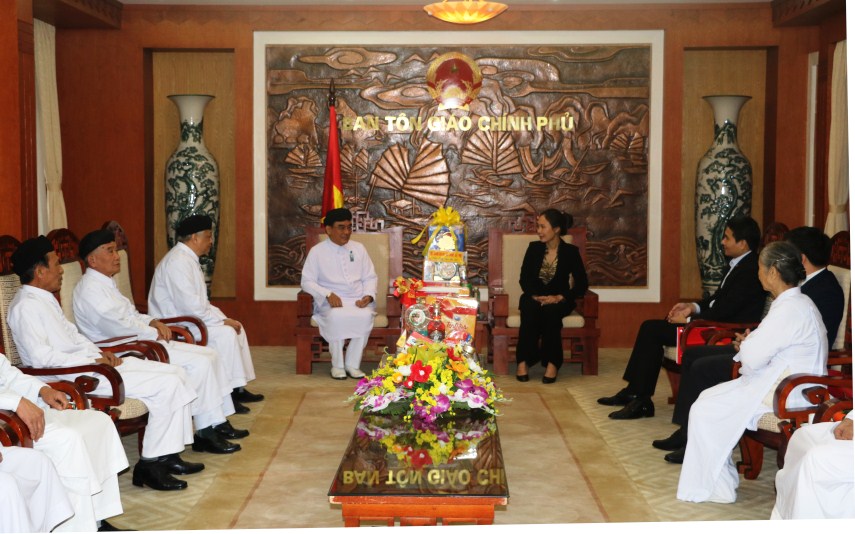 pho-truong-ban-tran-thi-minh-nga-tiep-doan-dai-dien-hoi-thanh-cao-dai-tay-ninh-tham-chuc-tet-ban-ton-giao-chinh-phu