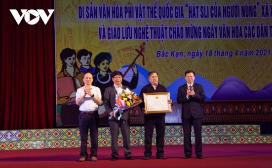 bac-giang-le-hoi-boi-chai-lang-mai-xa-mai-dinh---net-doc-dao-cua-cu-dan-bo-bac-song-cau