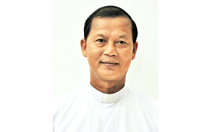 vi-linh-muc-luon-huong-den-nguoi-ngheo