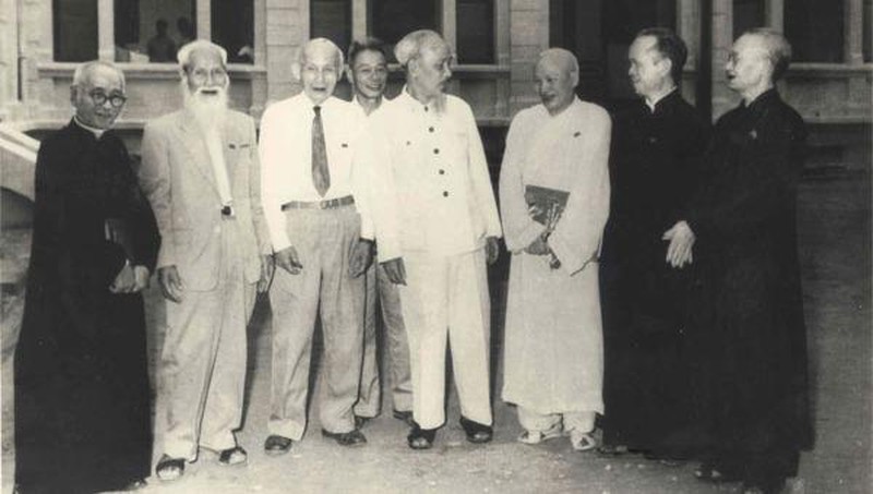 75-nam-buc-thu-chuc-mung-giang-sinh-cua-chu-tich-ho-chi-minh-tinh-cam-con-mai-trong-tam-hon-moi-giao-dan