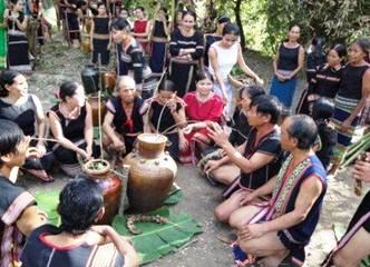 tet-an-con-dui-cua-nguoi-ba-na-gio-lang-o-kon-tum