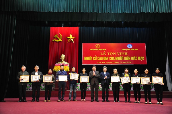 hien-tang-giac-mac-nghia-cu-cao-dep-cua-dong-bao-cong-giao-tai-ninh-binh-nam-dinh