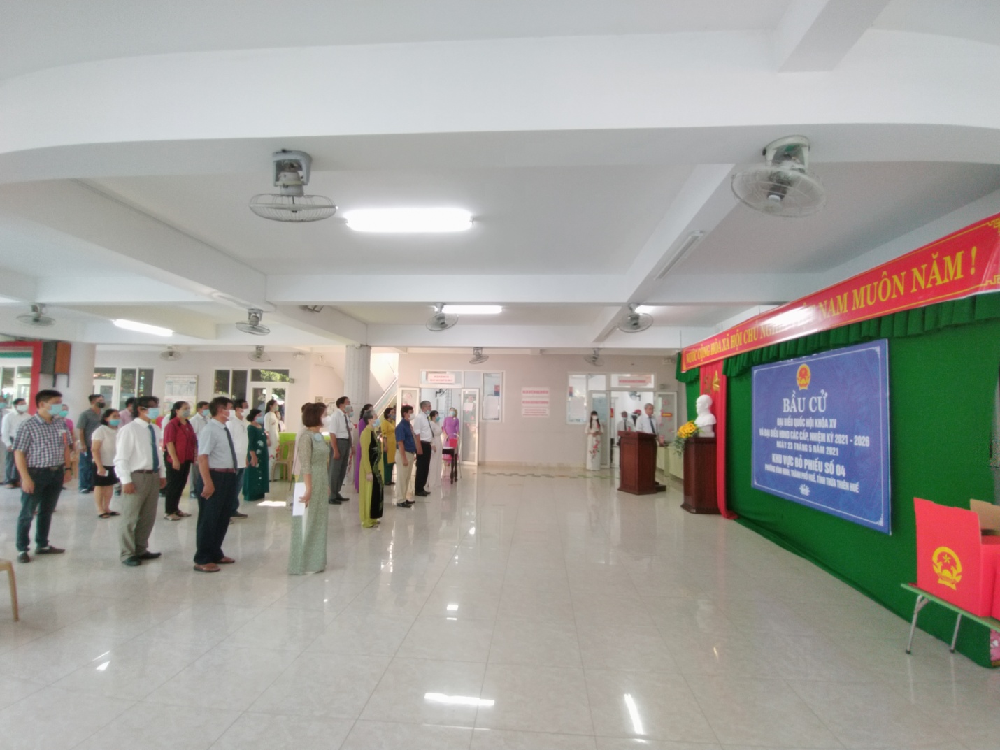 dong-bao-cong-giao-thanh-pho-hue-tinh-thua-thien-hue-tham-gia-bau-cu-dai-bieu-quoc-hoi-va-hdnd-cac-cap-nhiem-ky-2021-2026