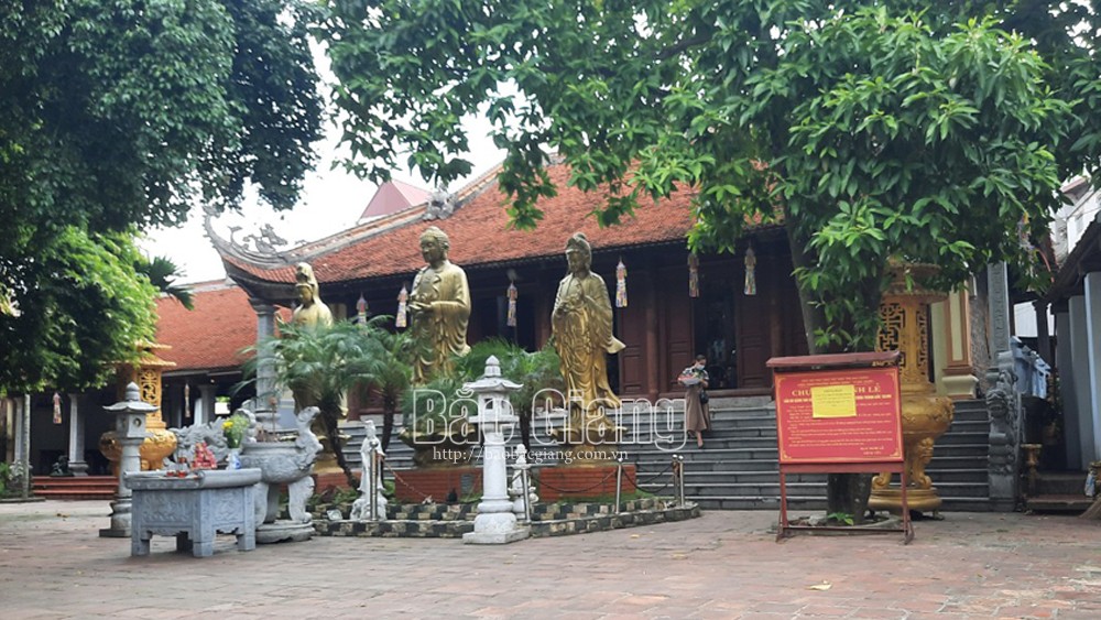 cac-chua-tinh-bac-giang-chap-hanh-nghiem-quy-dinh-phong-dich-trong-ngay-ram-thang-bay