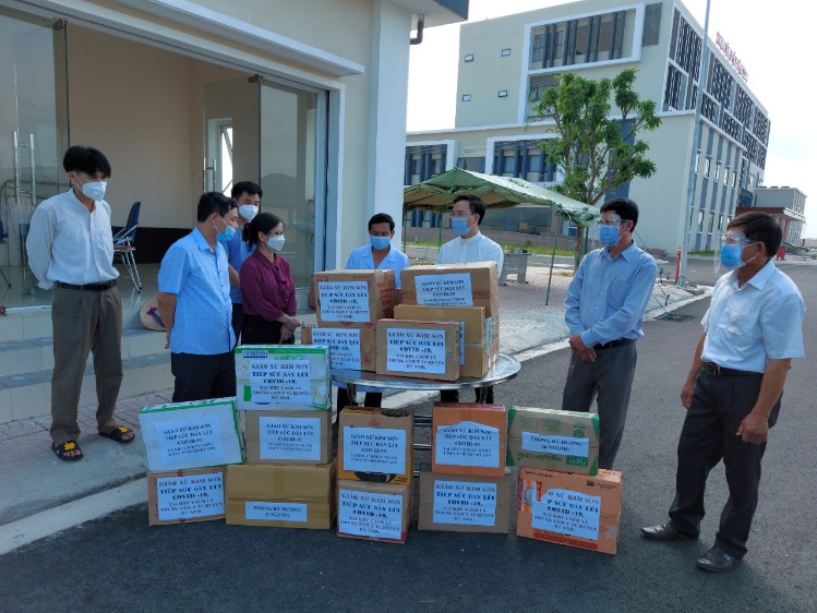 linh-muc-o-ha-tinh-chung-tay-cung-chinh-quyen-dia-phuong-day-lui-covid-19