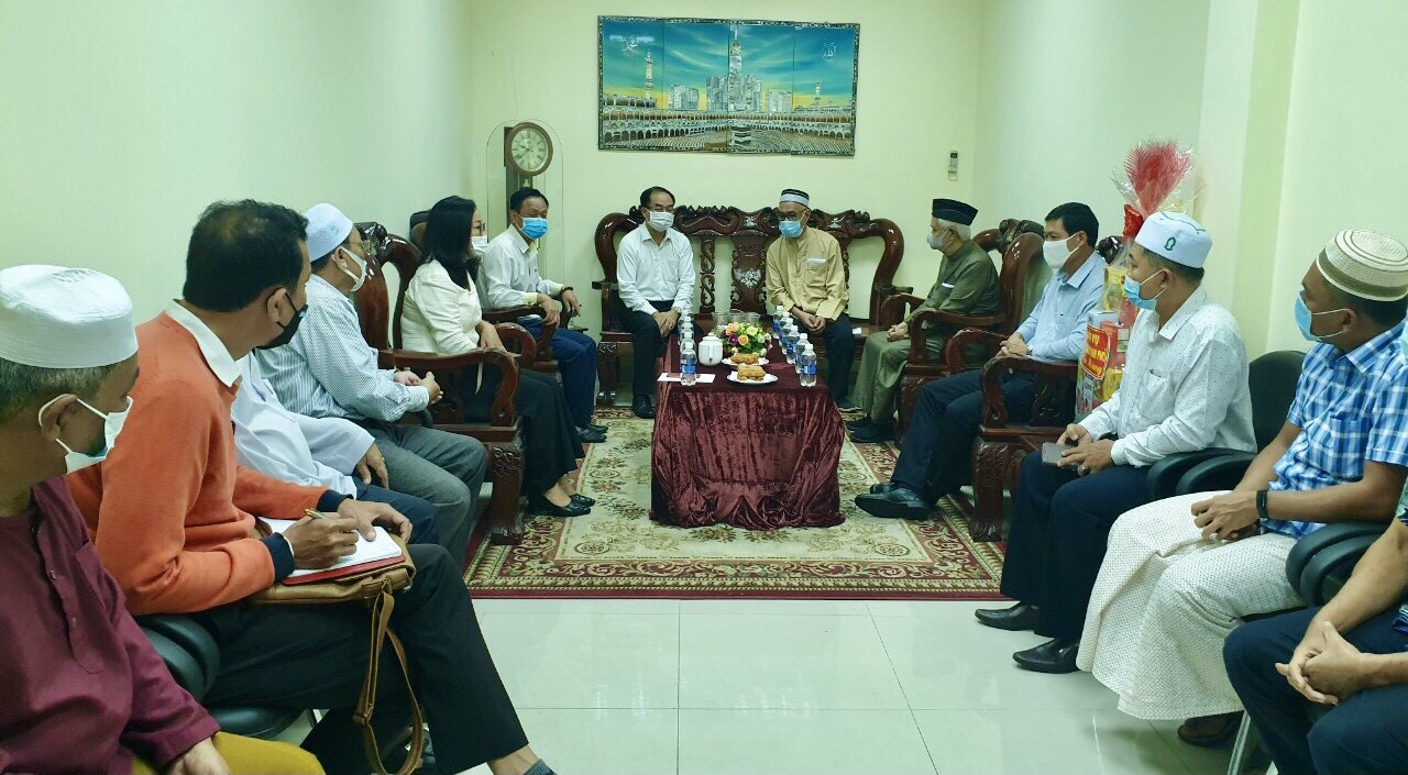 thu-truong-bo-noi-vu-tham-chuc-mung-cong-dong-hoi-giao-tp-ho-chi-minh-nhan-dip-ket-thuc-thang-ramadan