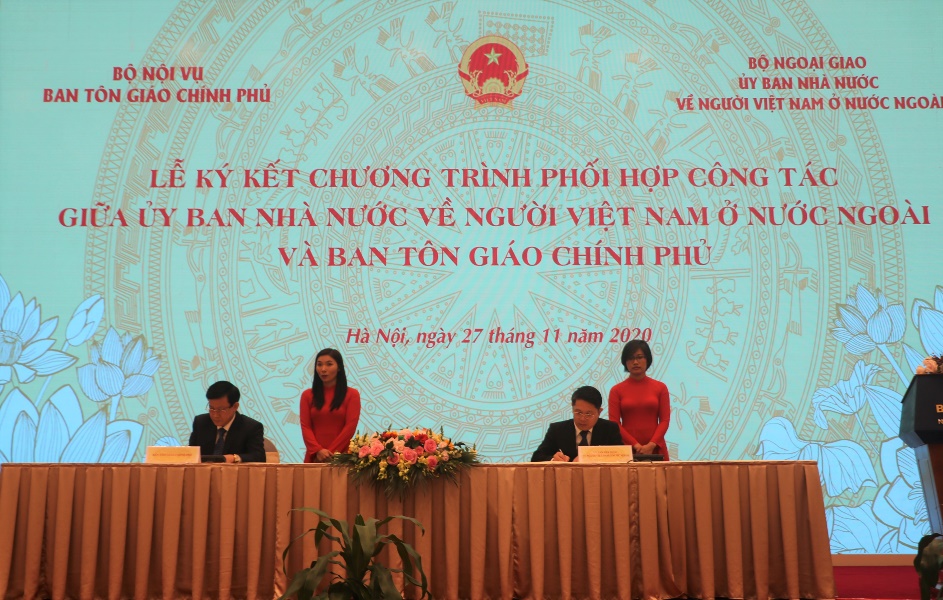 le-ky-ket-chuong-trinh-phoi-hop-cong-tac-giua-uy-ban-nha-nuoc-ve-nguoi-viet-nam-o-nuoc-ngoai-va-ban-ton-giao-chinh-phu