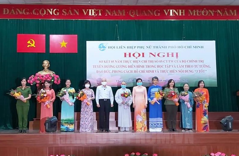 su-co-thich-nu-hue-dao-tam-guong-sang-ve-hoat-dong-tu-thien-xa-hoi