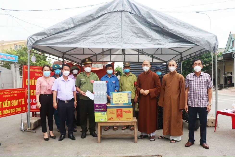 cac-to-chuc-ton-giao-o-ha-tinh-chung-tay-cung-chinh-quyen-cham-lo-cho-can-bo-nguoi-dan-o-khu-cach-ly-va-dieu-tri-covid-19